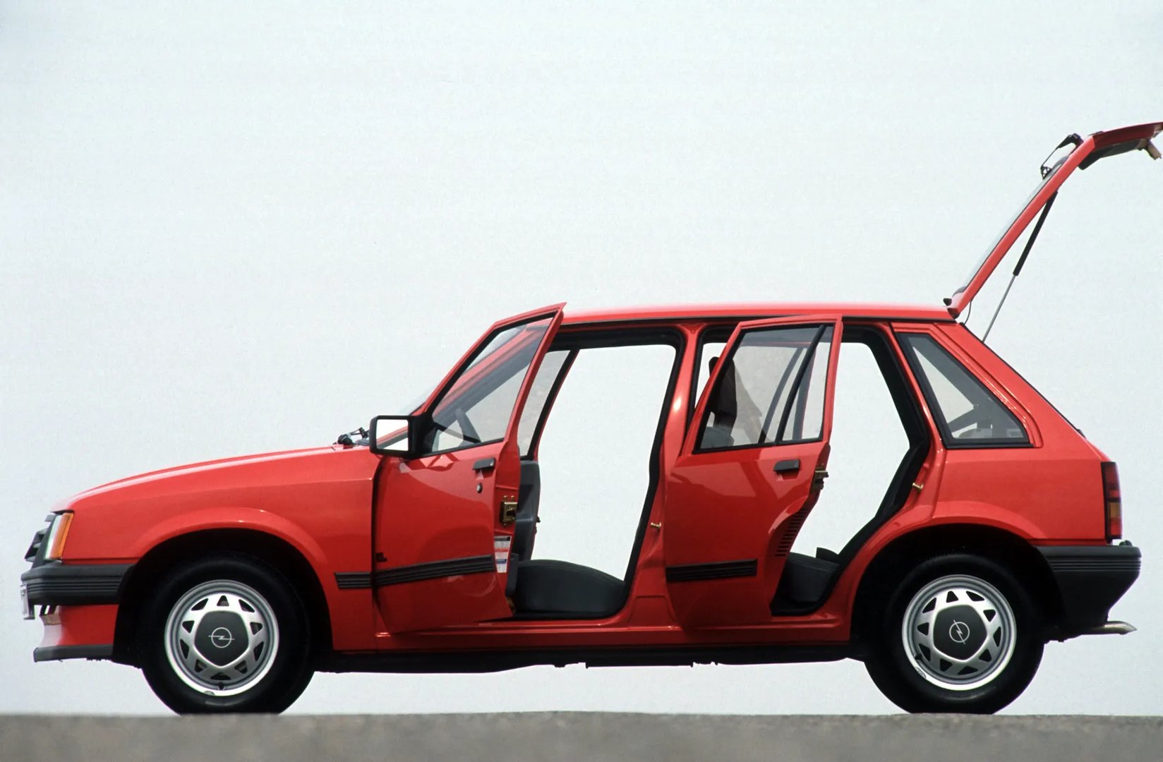 Opel_Corsa_1_generation__Mini_5-doors__5.jpg