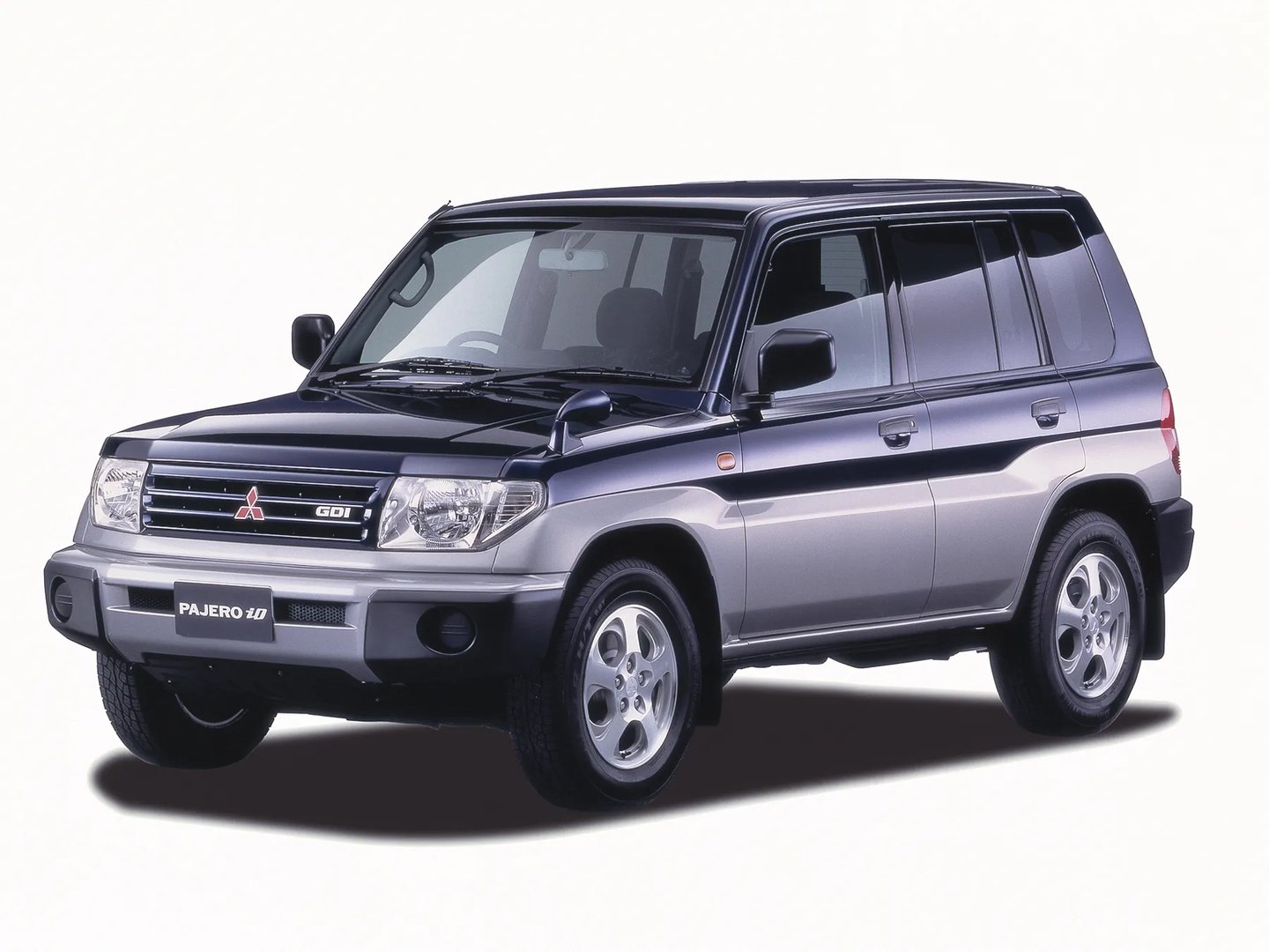 Mitsubishi_Pajero_iO_1_generation__SUV_5-doors__2.jpg