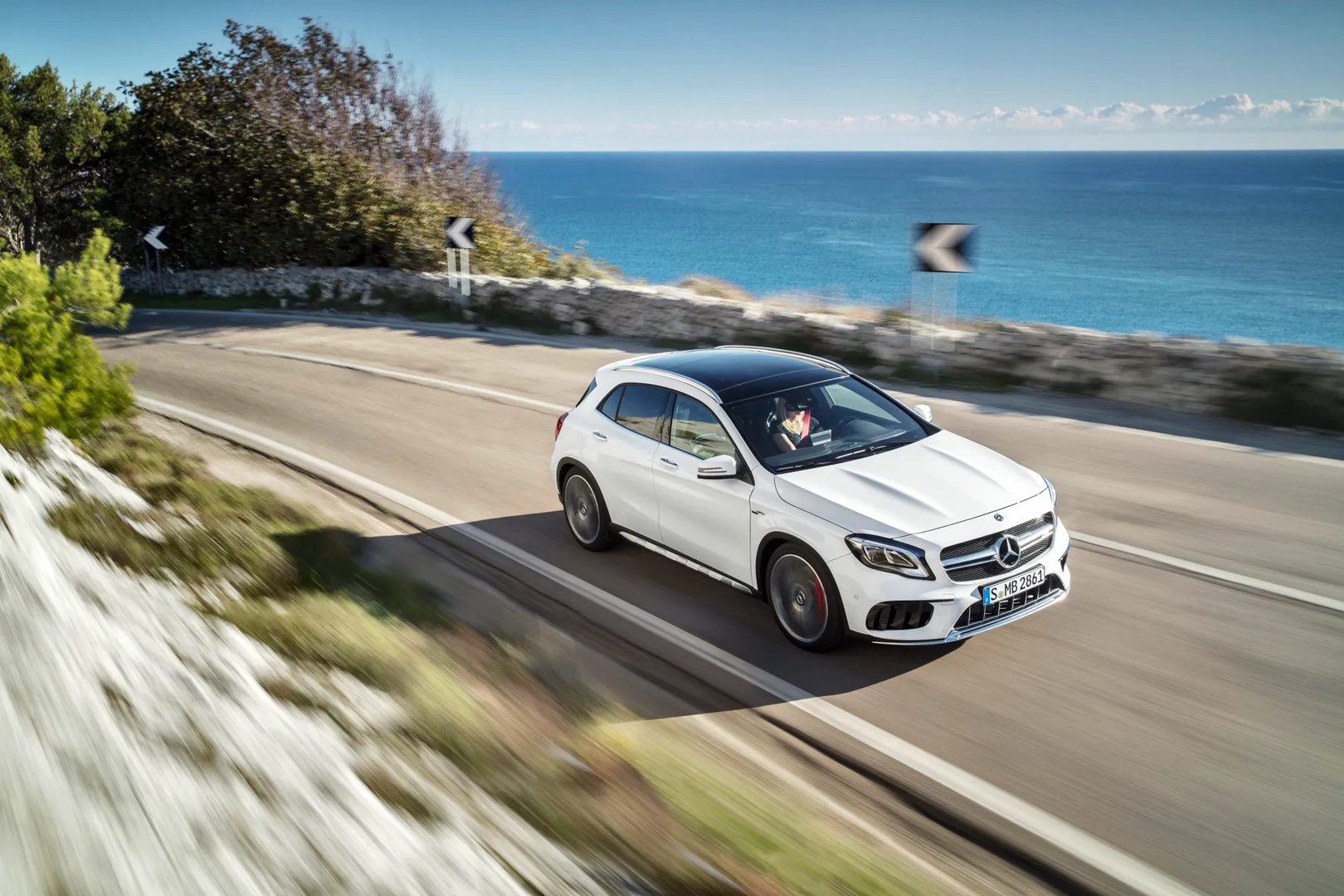 Mercedes_GLA_AMG_1_generation_restyling__SUV_5-doors__7.jpg