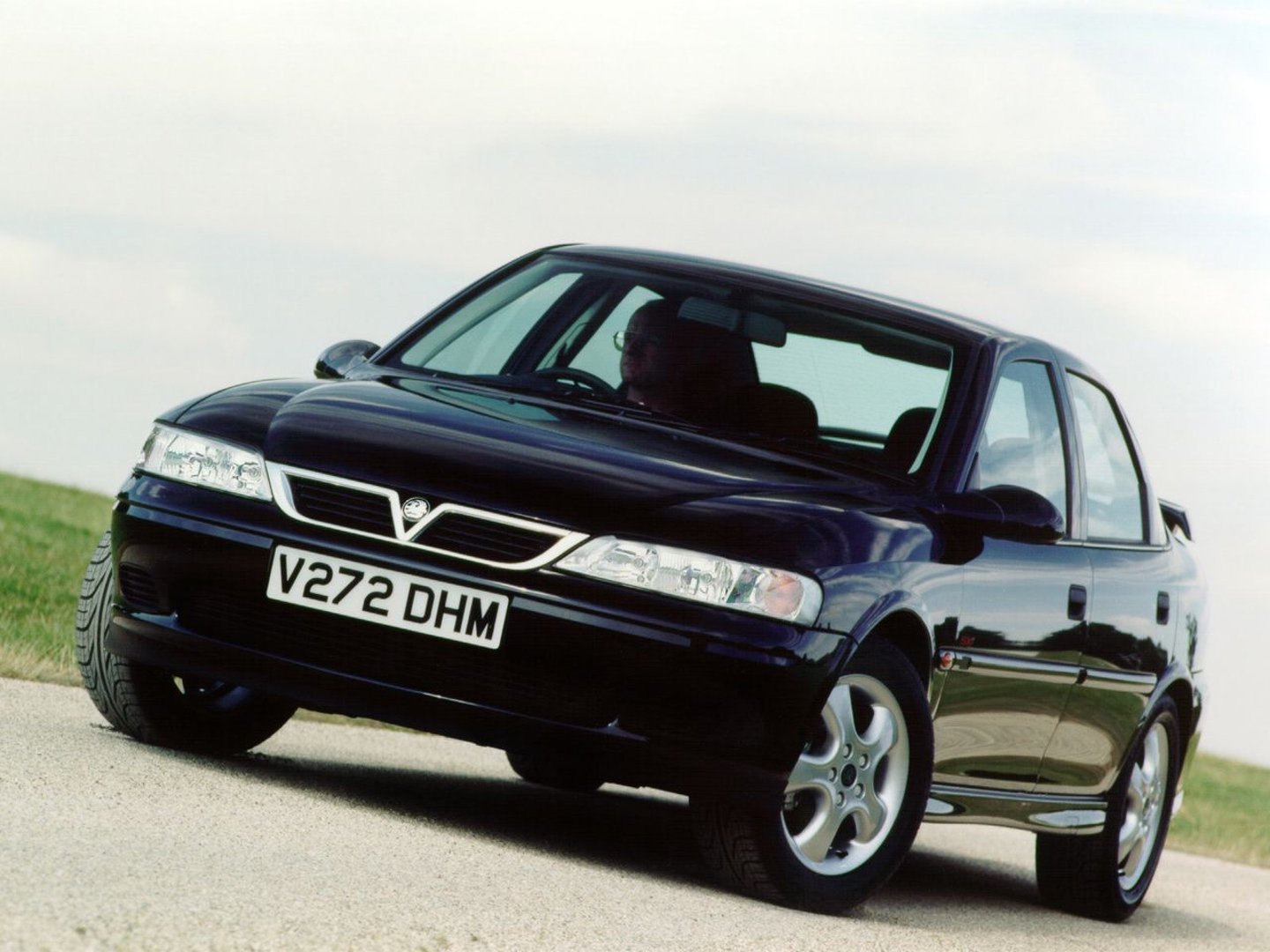 vauxhall_Vectra_2_generation__Sedan__4.jpg