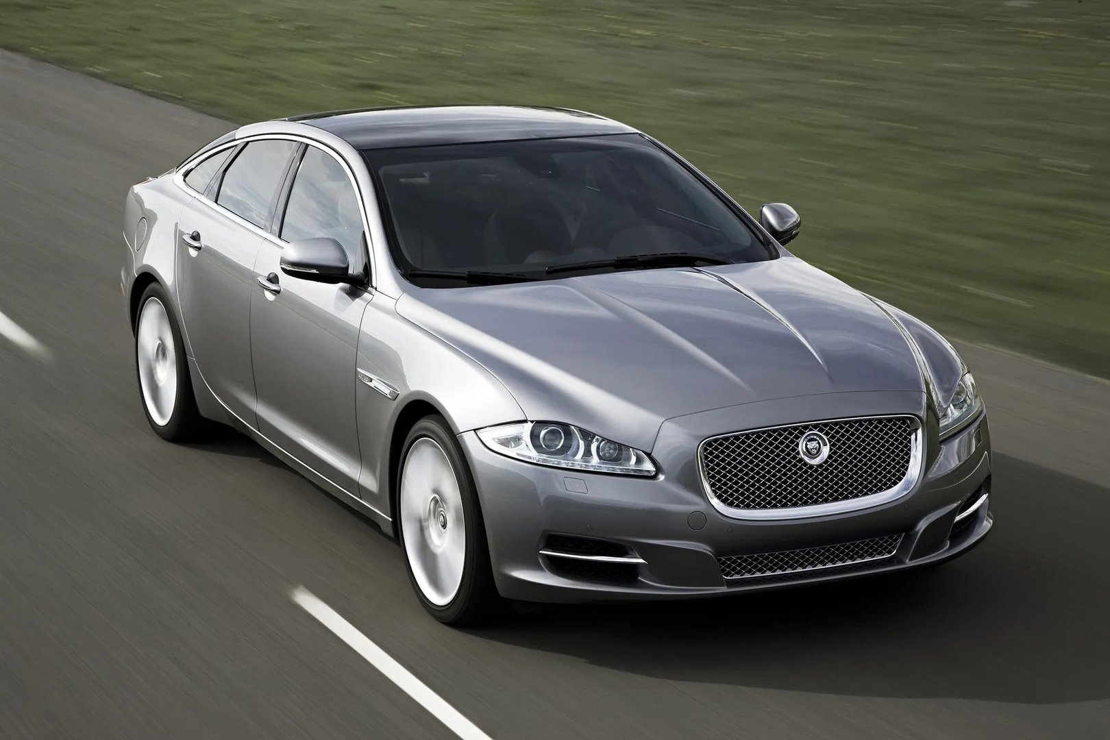Jaguar_XJ_4_generation__Sedan__5.jpg