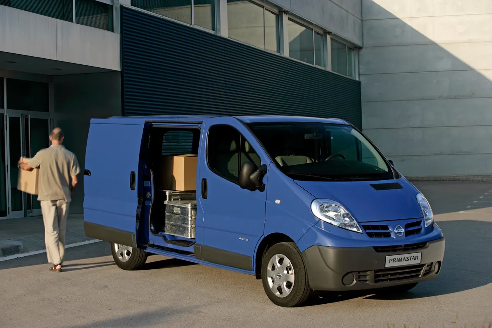 Nissan_Primastar_1_generation_restyling__Van__5.jpg