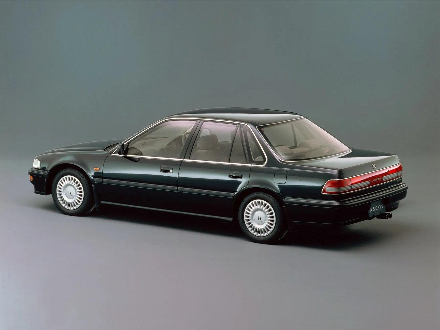 Honda_Ascot_1_generation__Sedan__7.jpg