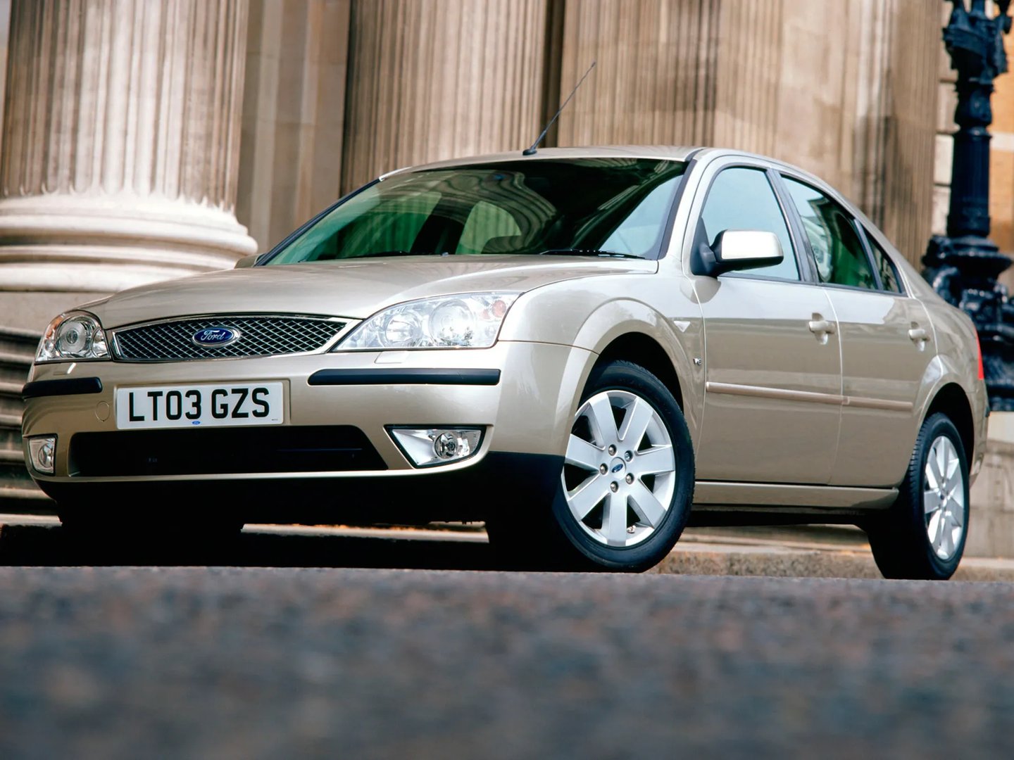 B5Y  Liftback