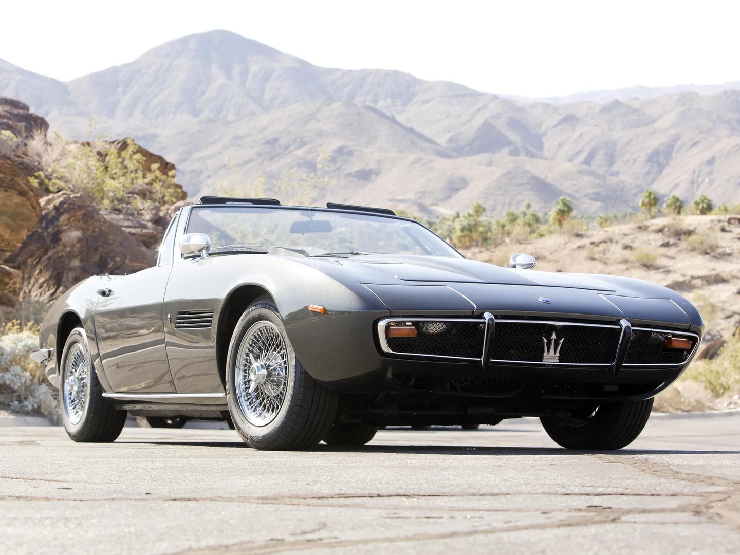 Maserati_Ghibli_1_generation__Roadster__3.jpg
