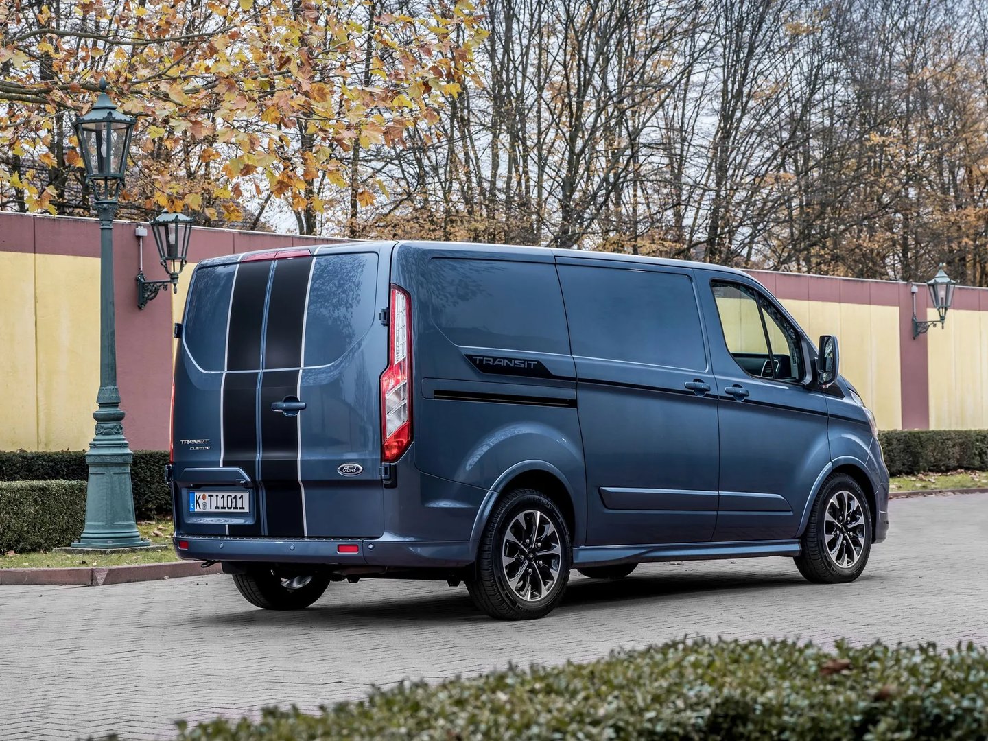 Ford_Transit_Custom_1_generation_restyling__Van__5.jpg