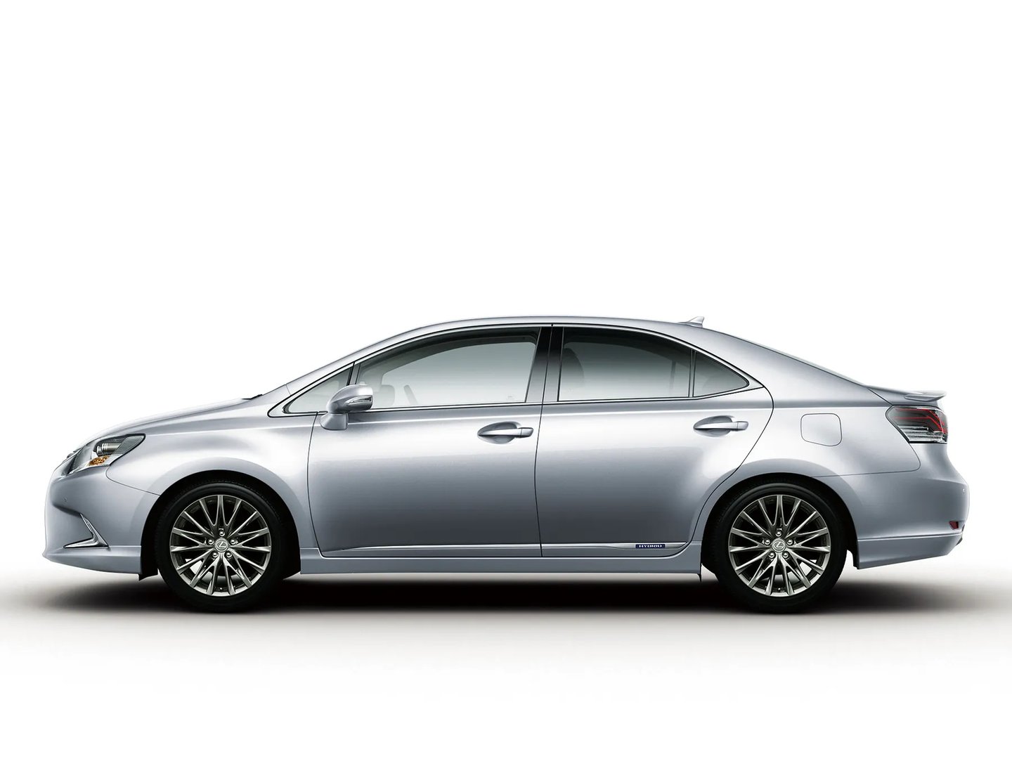 Lexus_HS_1_generation_restyling__Sedan__2.jpg