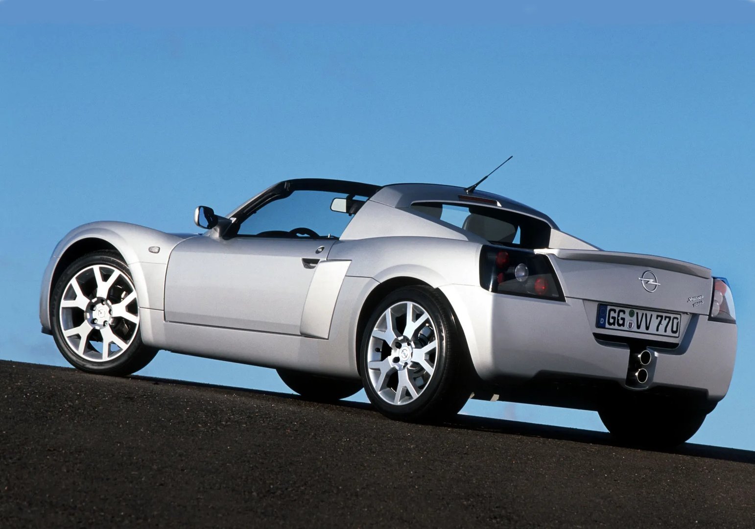 Opel_Speedster_1_generation__Targa__3.jpg