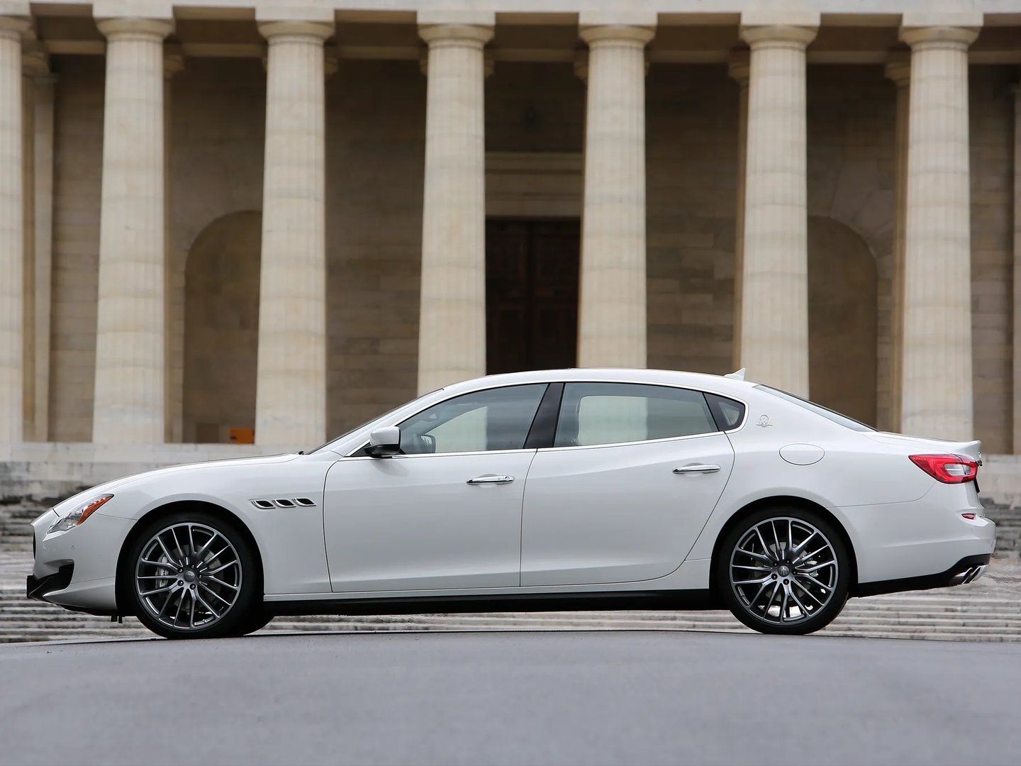 Maserati_Quattroporte_6_generation__Sedan__12.jpg