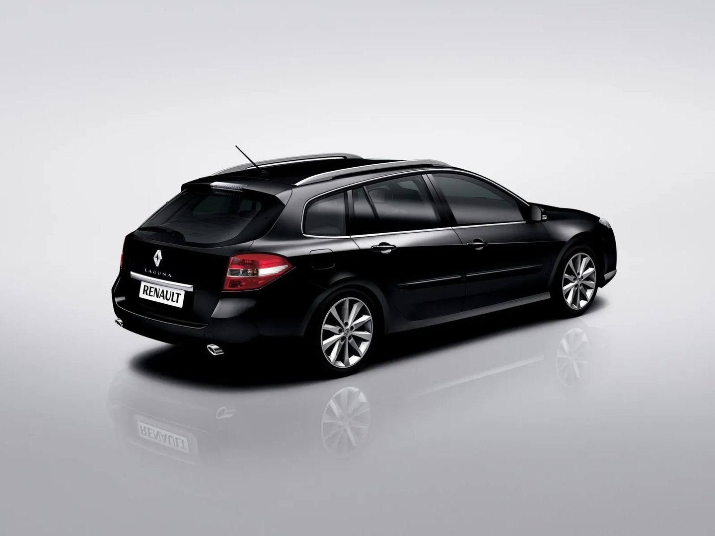 Renault_Laguna_3_generation__Estate_5-door__10.jpg