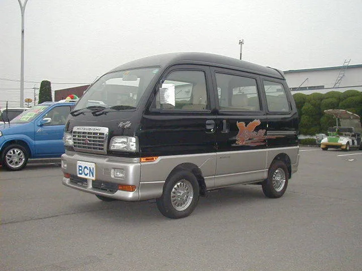 Mitsubishi_Bravo_1_generation__Microvan__5.jpg
