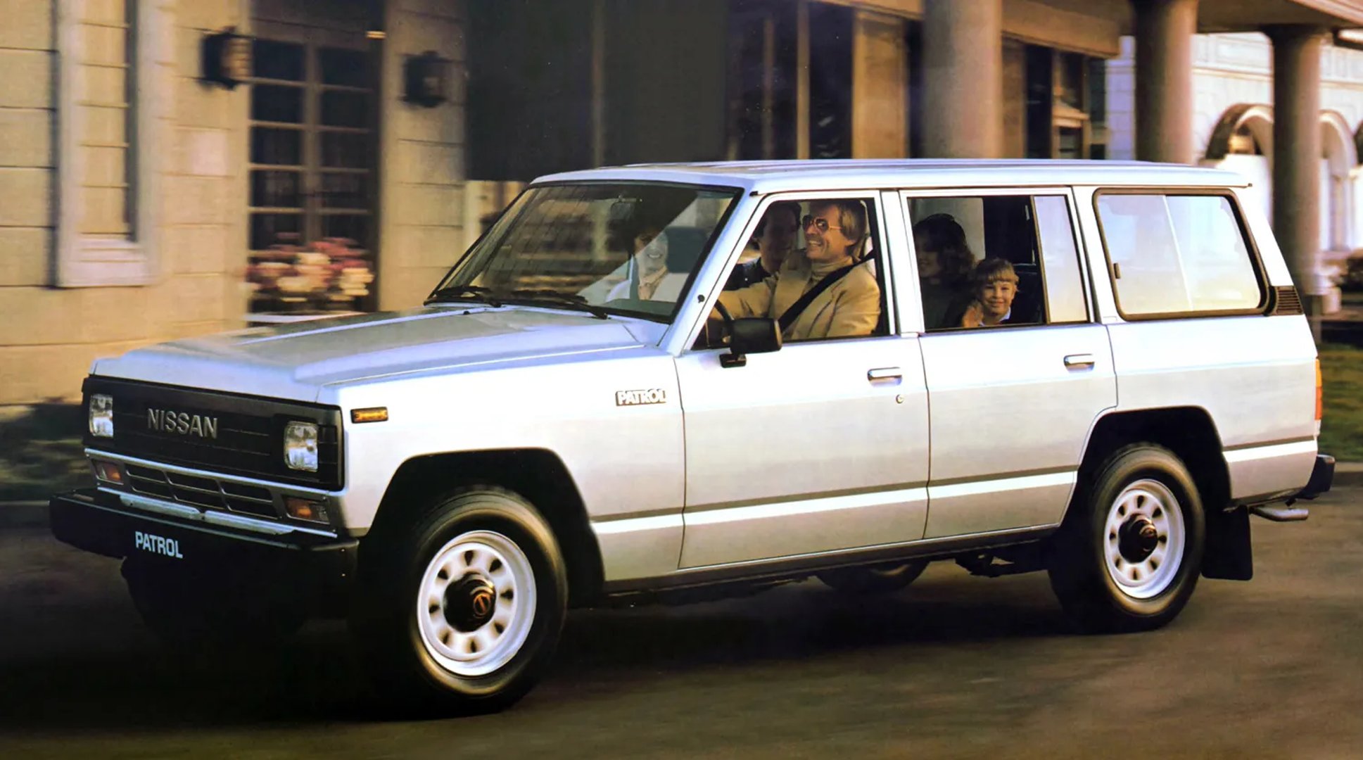 Nissan Patrol 3 generation  SUV 5-doors
