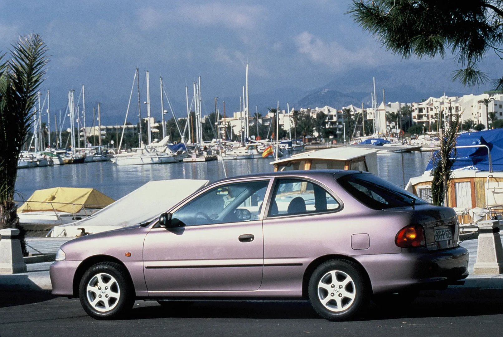 Hyundai_Accent_1_generation__Hatchback_3-door__3.jpg