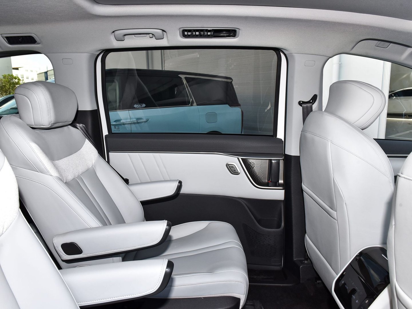 maxus_MIFA_7_1_generation__Minivan__44.jpg