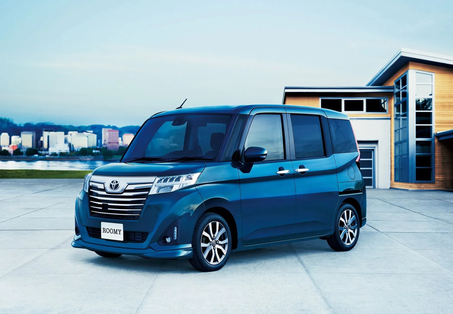 Toyota_Roomy_1_generation__Microvan__6.jpg