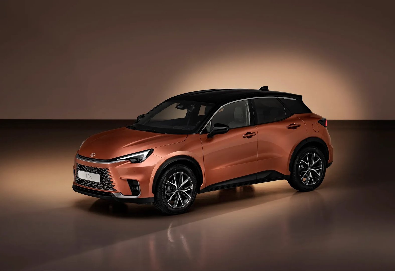 Lexus_LBX_1_generation__SUV_5-doors__3.jpg
