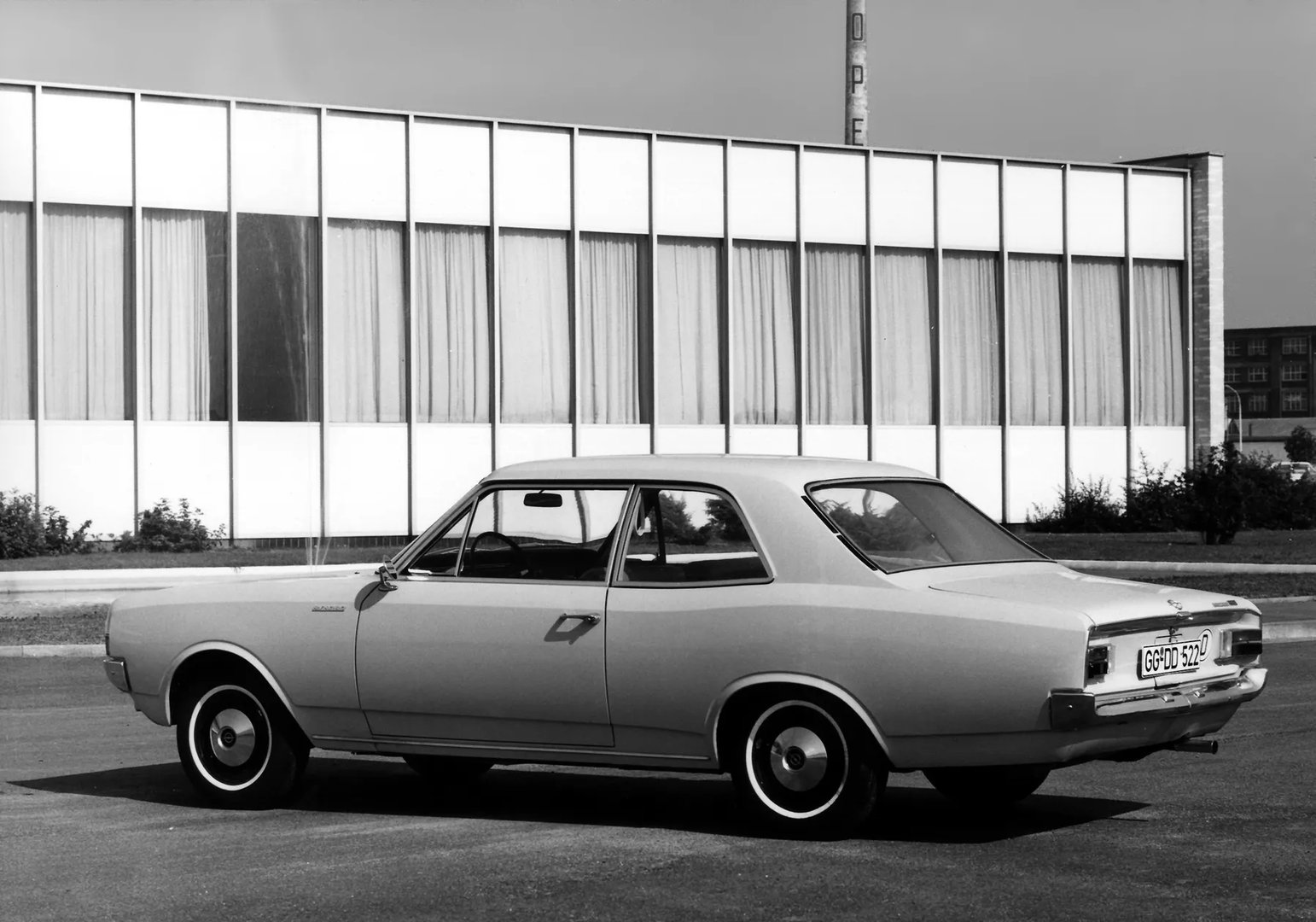 Opel_Rekord_3_generation__Sedan_2-doors__10.jpg