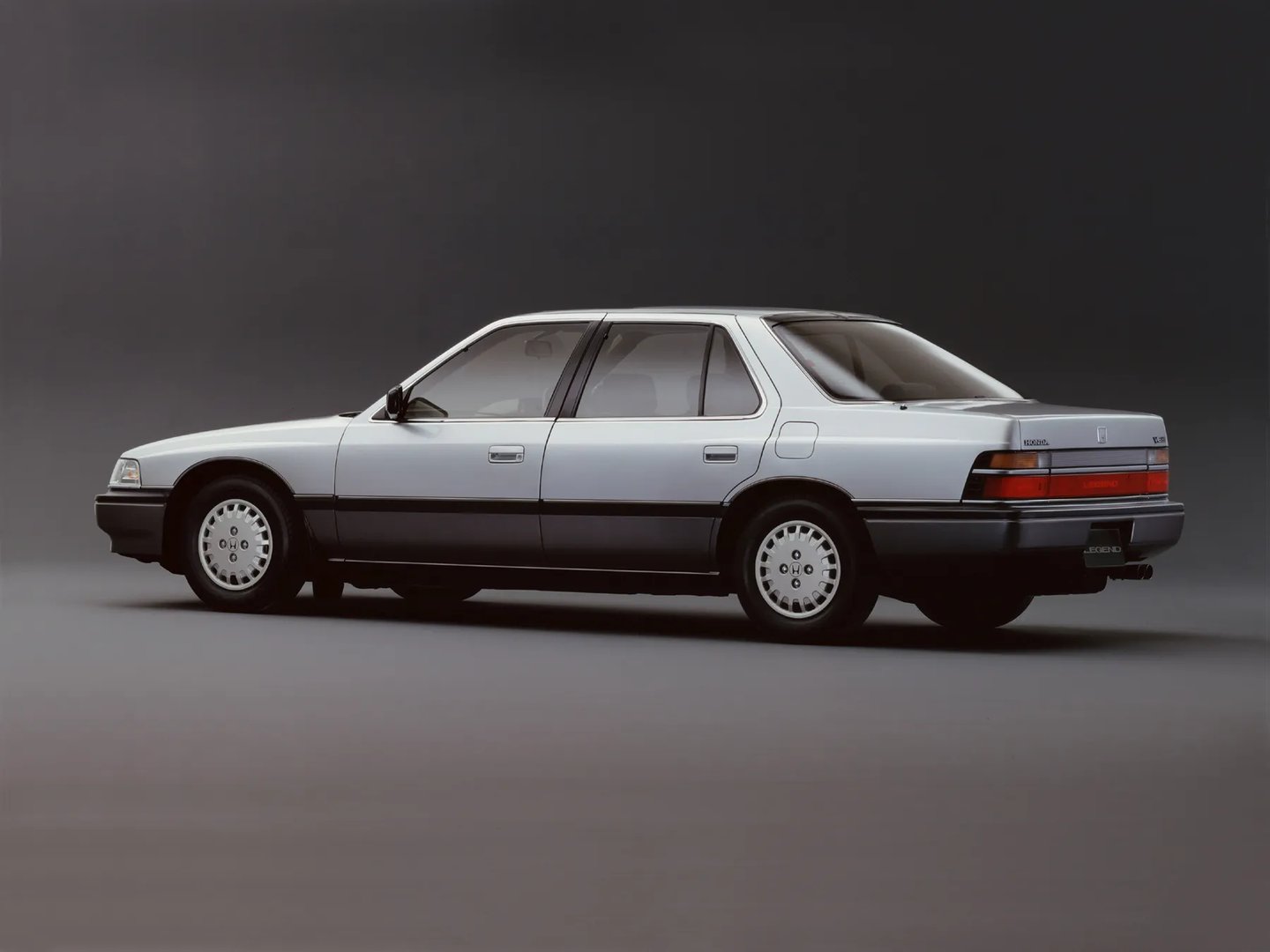 Honda_Legend_1_generation__Sedan__11.jpg
