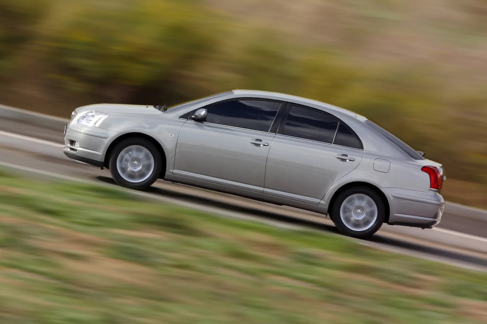 Toyota_Avensis_2_generation__Liftback__3.jpg