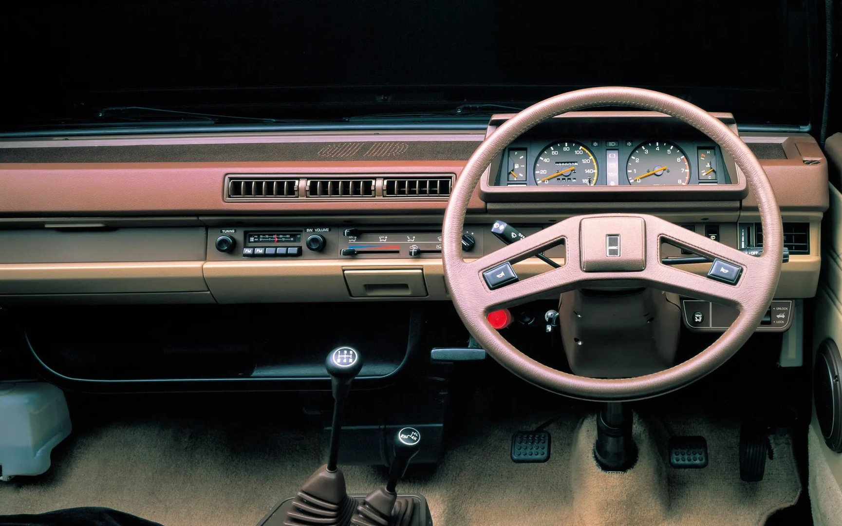Mitsubishi_Delica_2_generation__Minivan__8.jpg