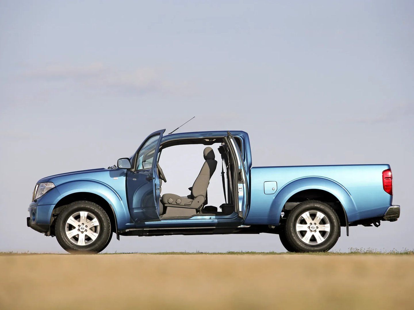 Nissan_Navara_3_generation__Pickup_1.5-cab__5.jpg