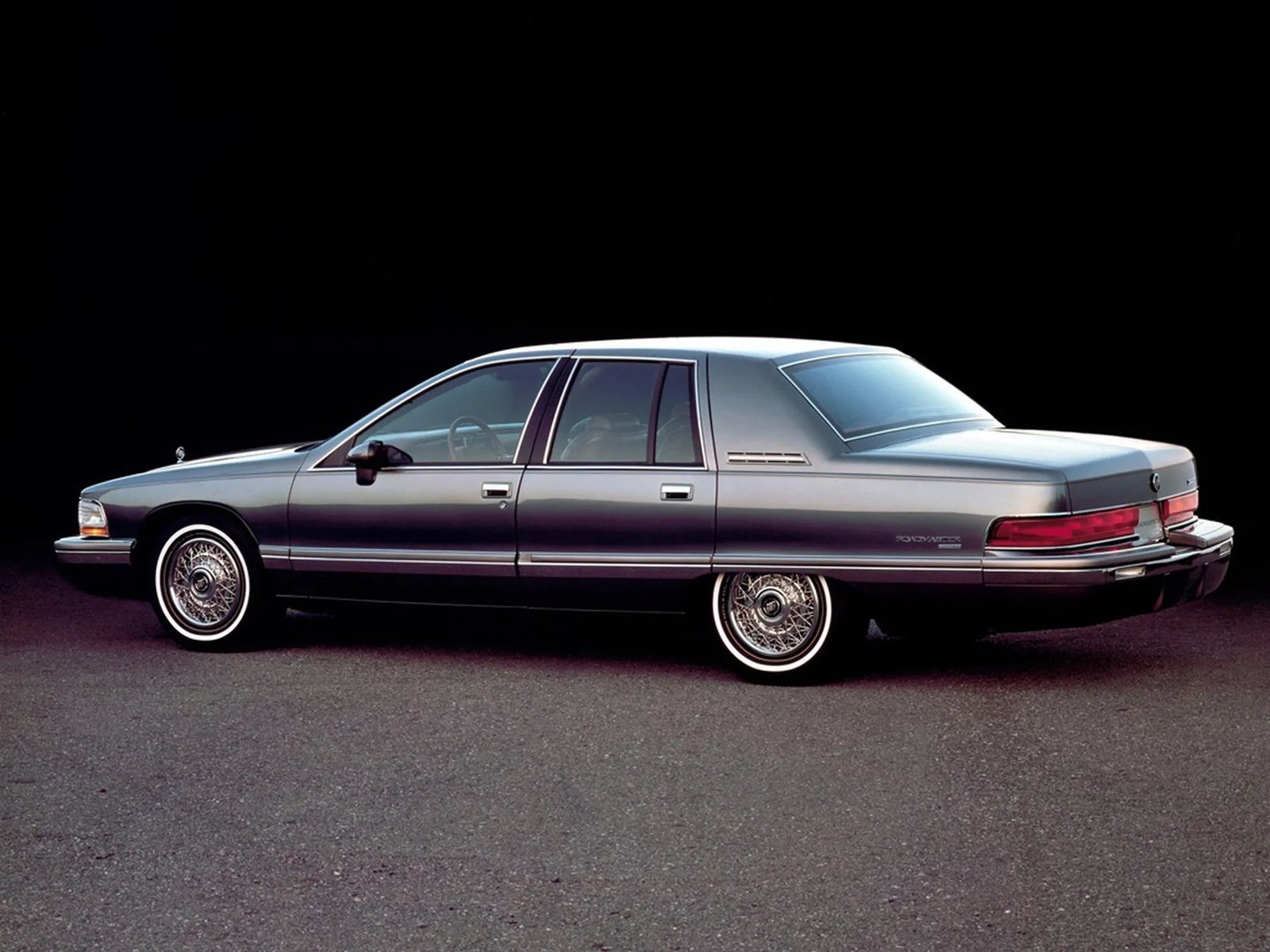 Buick_Roadmaster_8_generation__Sedan__6.jpg