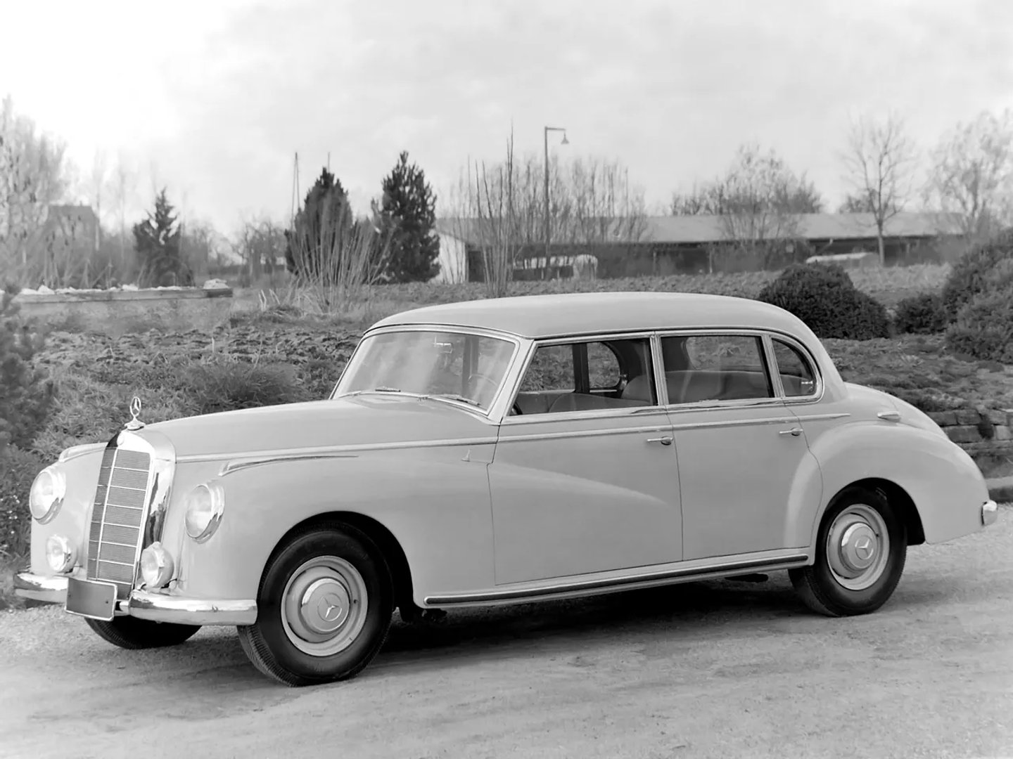 Mercedes_W186_1_generation__Sedan__5.jpg