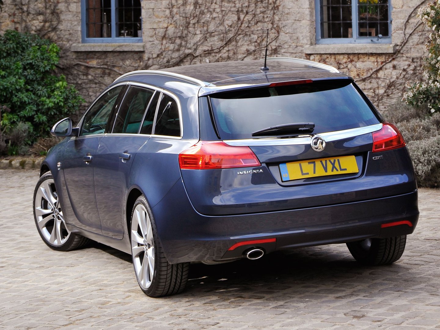 vauxhall_Insignia_1_generation__Estate_5-door__22.jpg