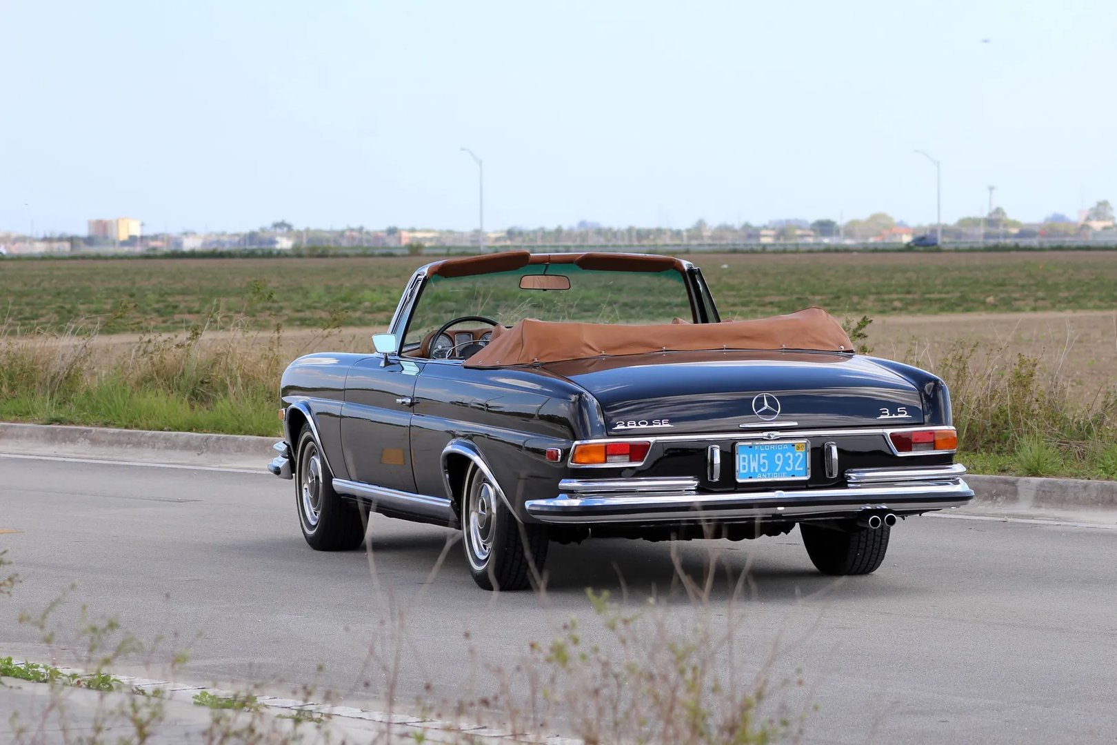 Mercedes_W111_1_generation__Cabrio__8.jpg
