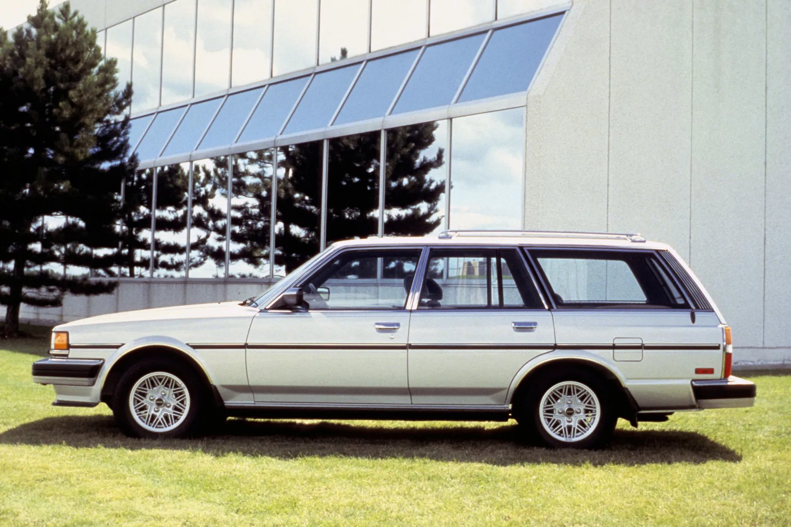 Toyota_Cressida_3_generation__Estate_5-door__1.jpg