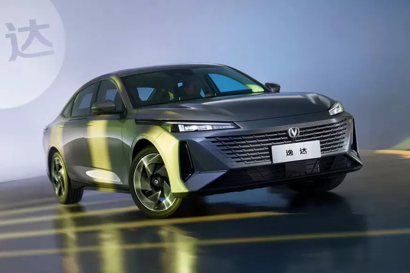 Changan_Yida_1_generation__Sedan__7.jpg
