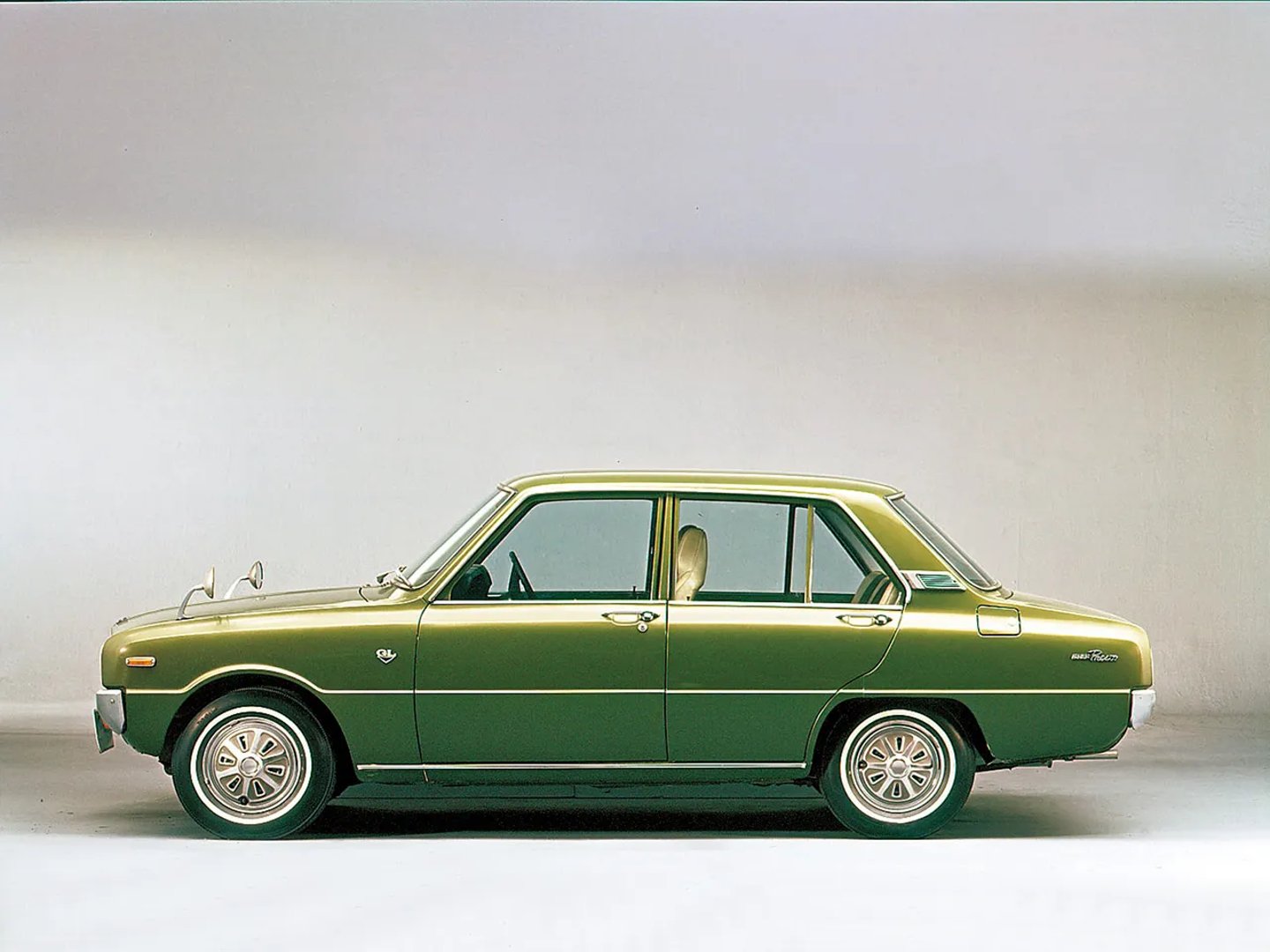 Mazda_Familia_3_generation__Sedan__2.jpg