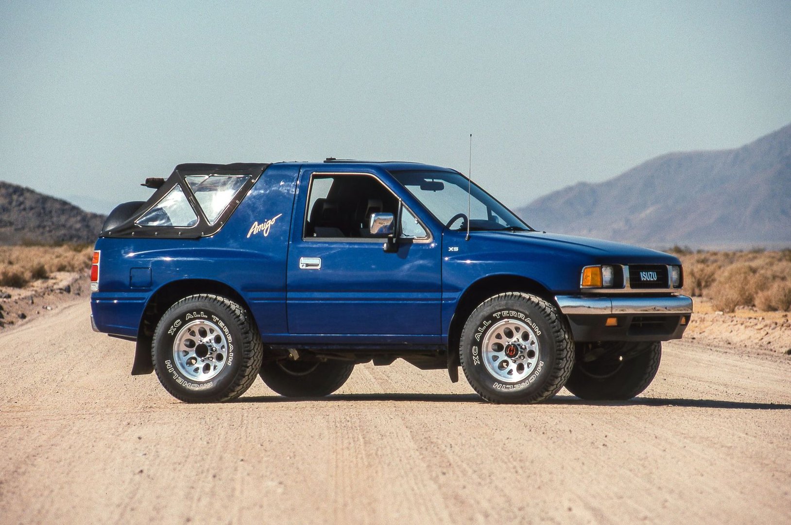 isuzu_Amigo_1_generation__SUV_cabriolet__4.jpg