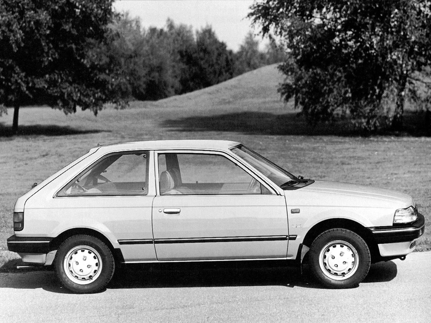 Mazda_323_Lantis_3_generation__Hatchback_3-door__5.jpg