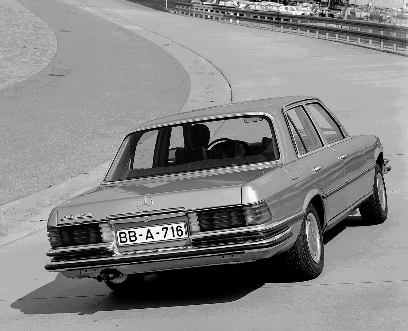 Mercedes_S-Class_1_generation__Sedan__2.jpg