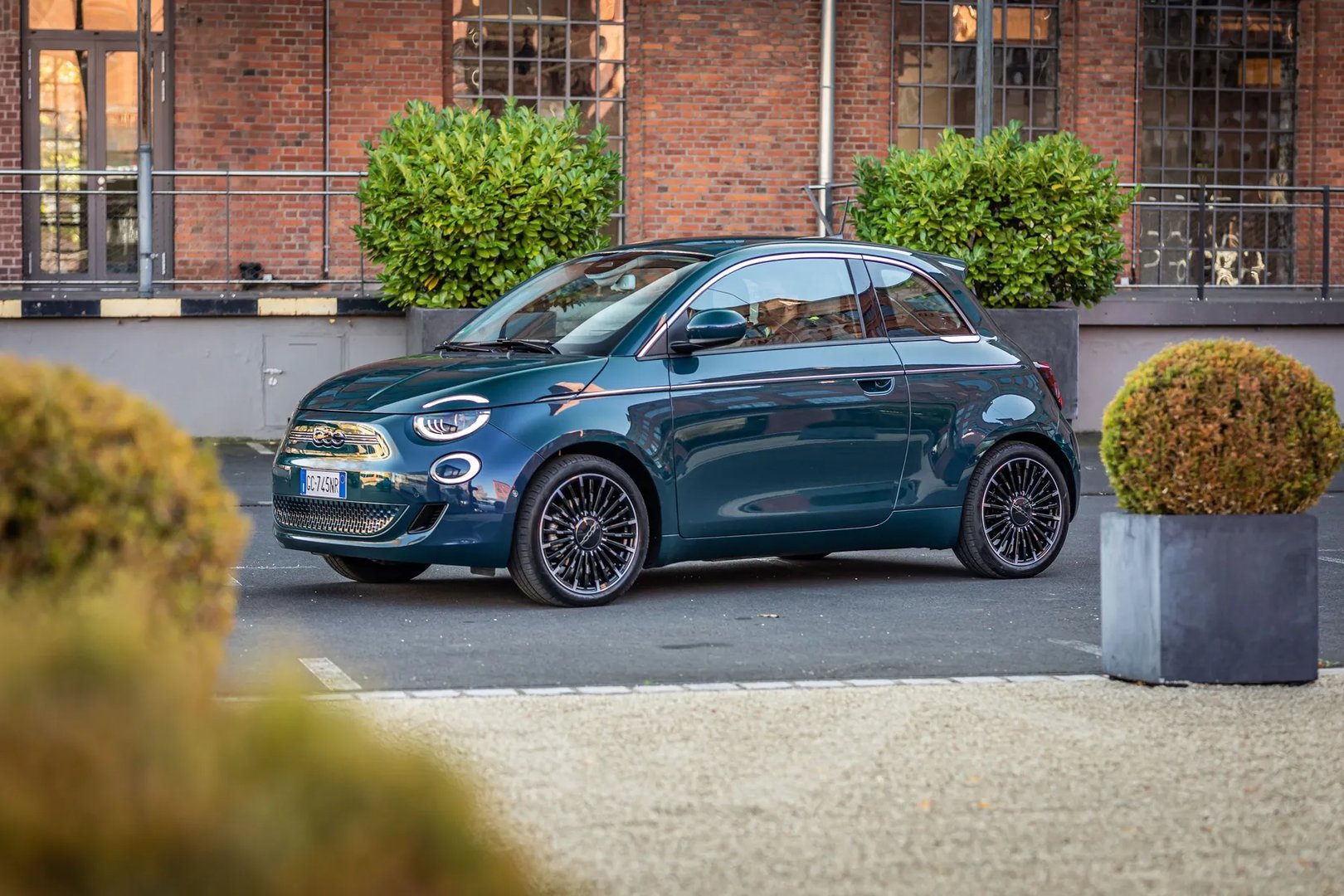 Fiat_500_3_generation__Mini_3-doors__2.jpg