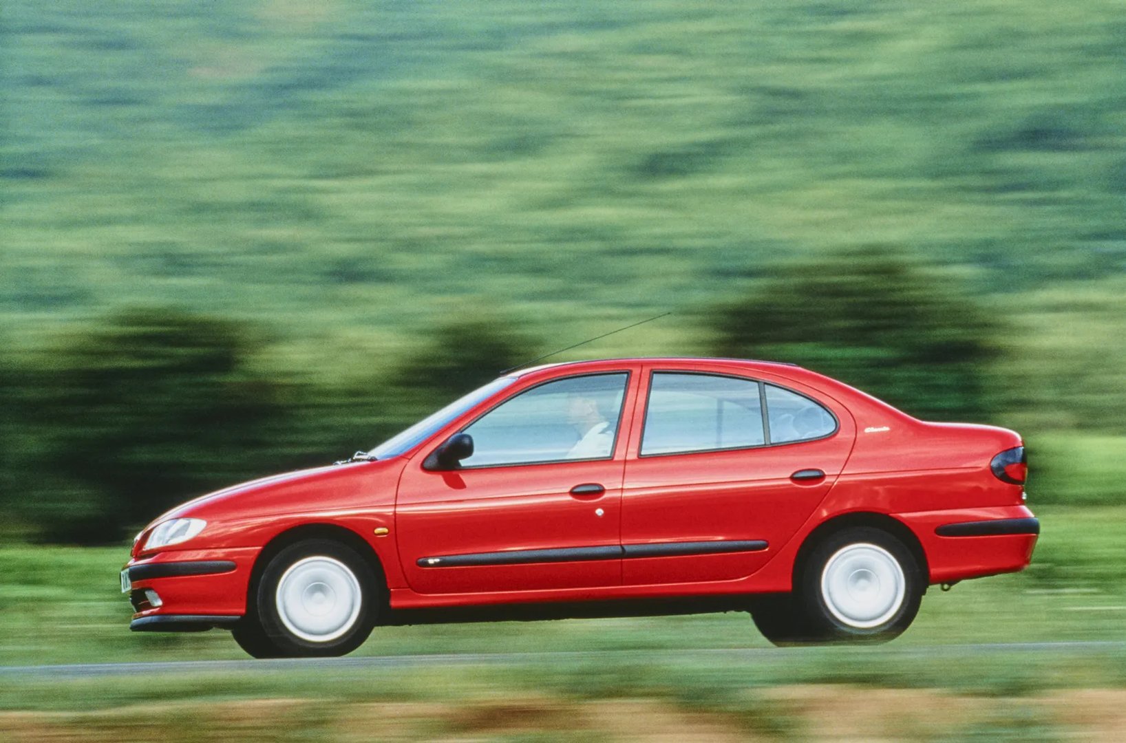 Renault_Megane_1_generation__Sedan__1.jpg