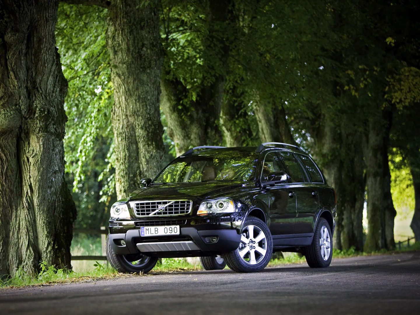 Volvo_XC90_1_generation_restyling__SUV_5-doors__6.jpg