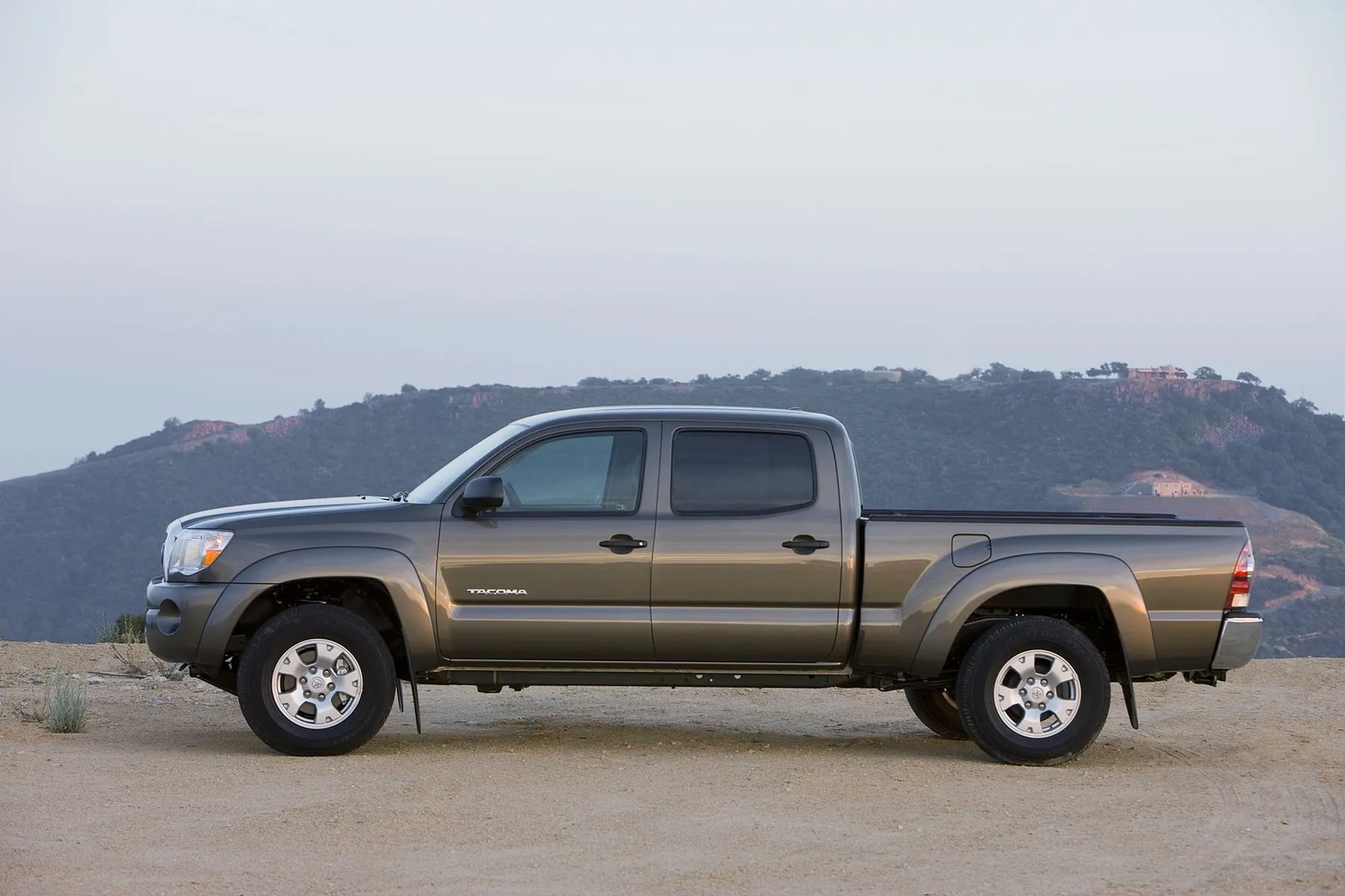 Toyota_Tacoma_2_generation__Pickup_double-cab__2.jpg