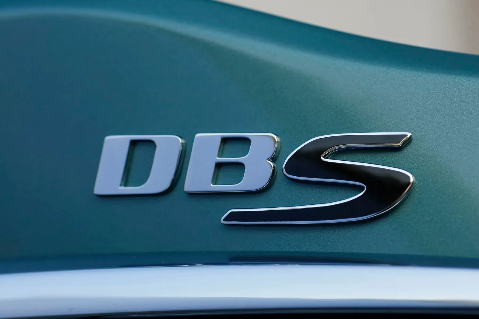 Aston Martin_DBS_2_generation__Coupe__12.jpg