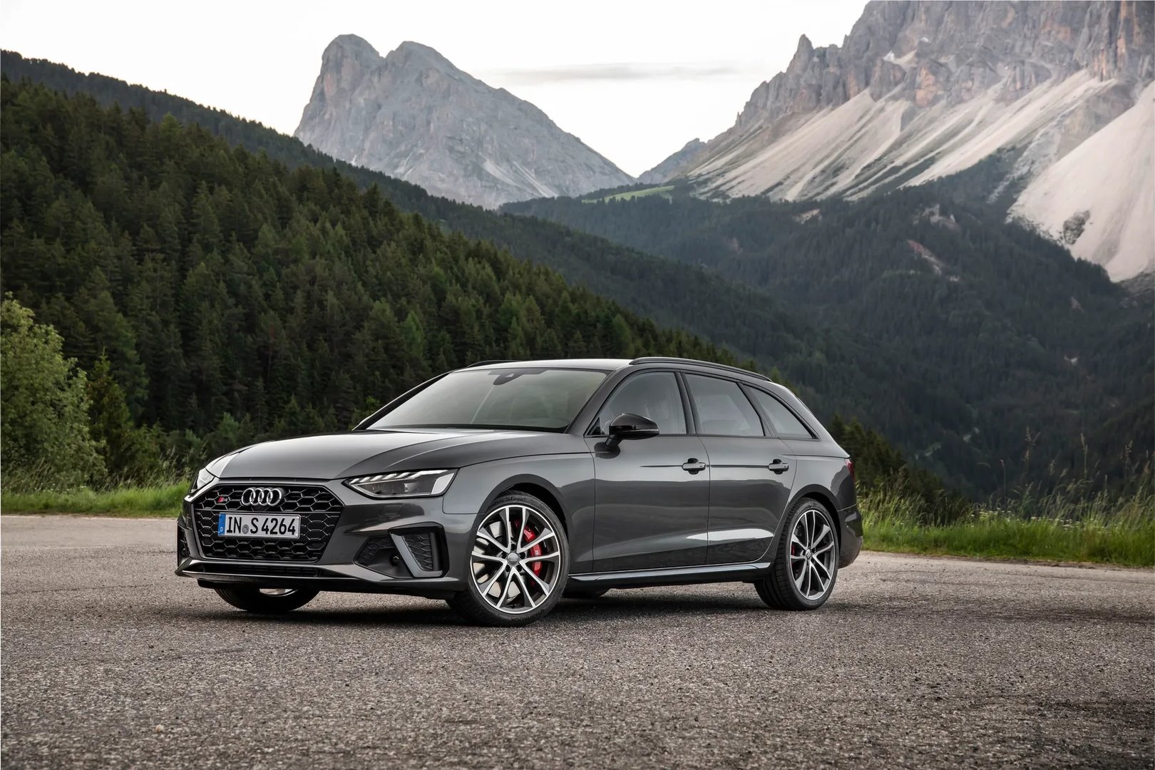 Audi_S4_5_generation_restyling__Estate_5-door__8.jpg