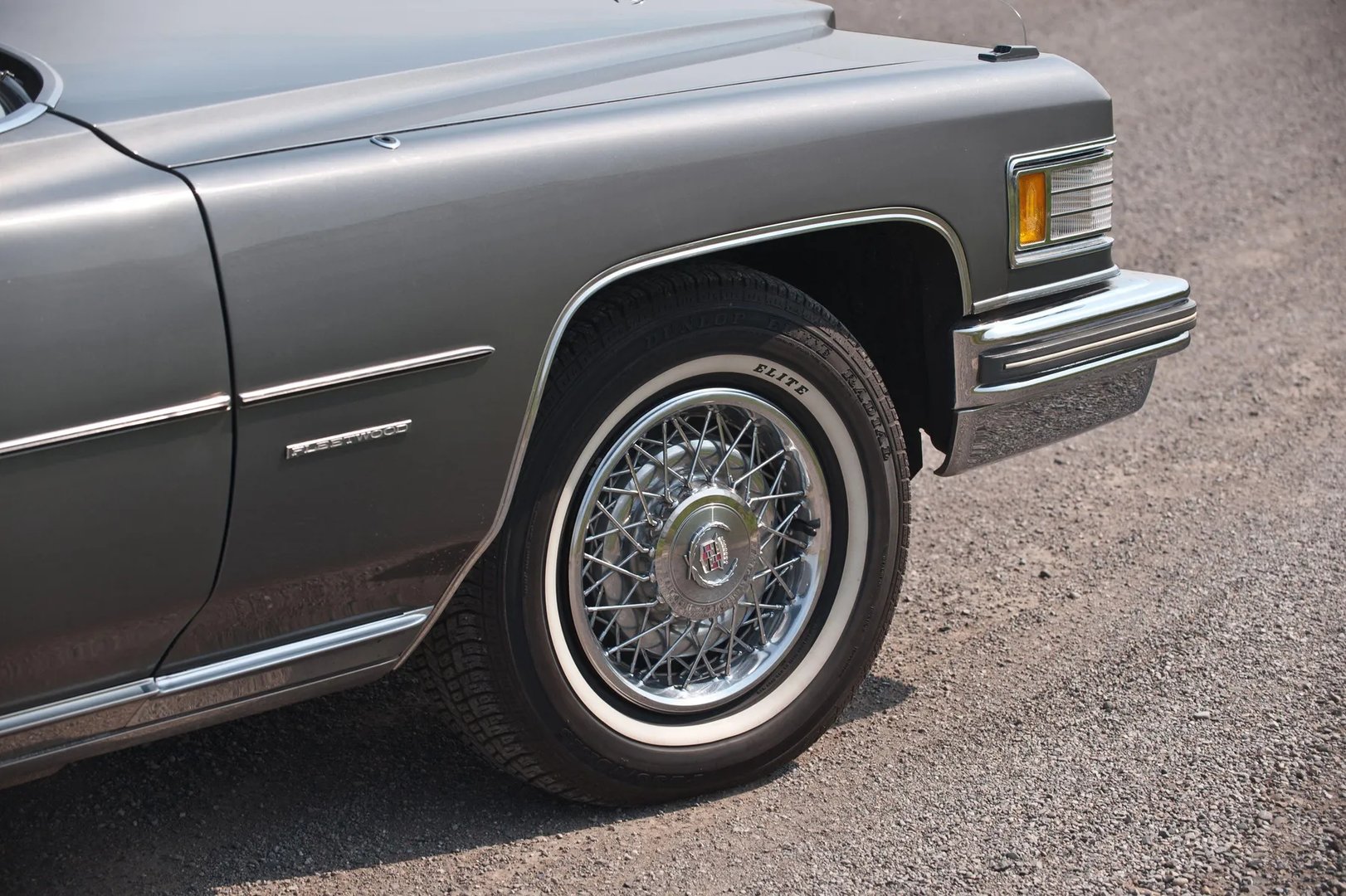 Cadillac_Sixty_Special_10_generation__Sedan__9.jpg
