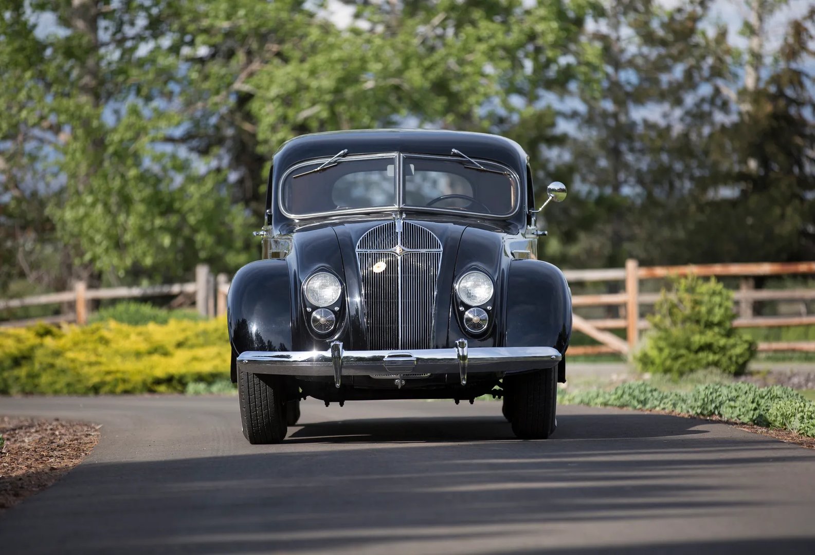 Chrysler_Imperial_3_generation__Sedan__11.jpg