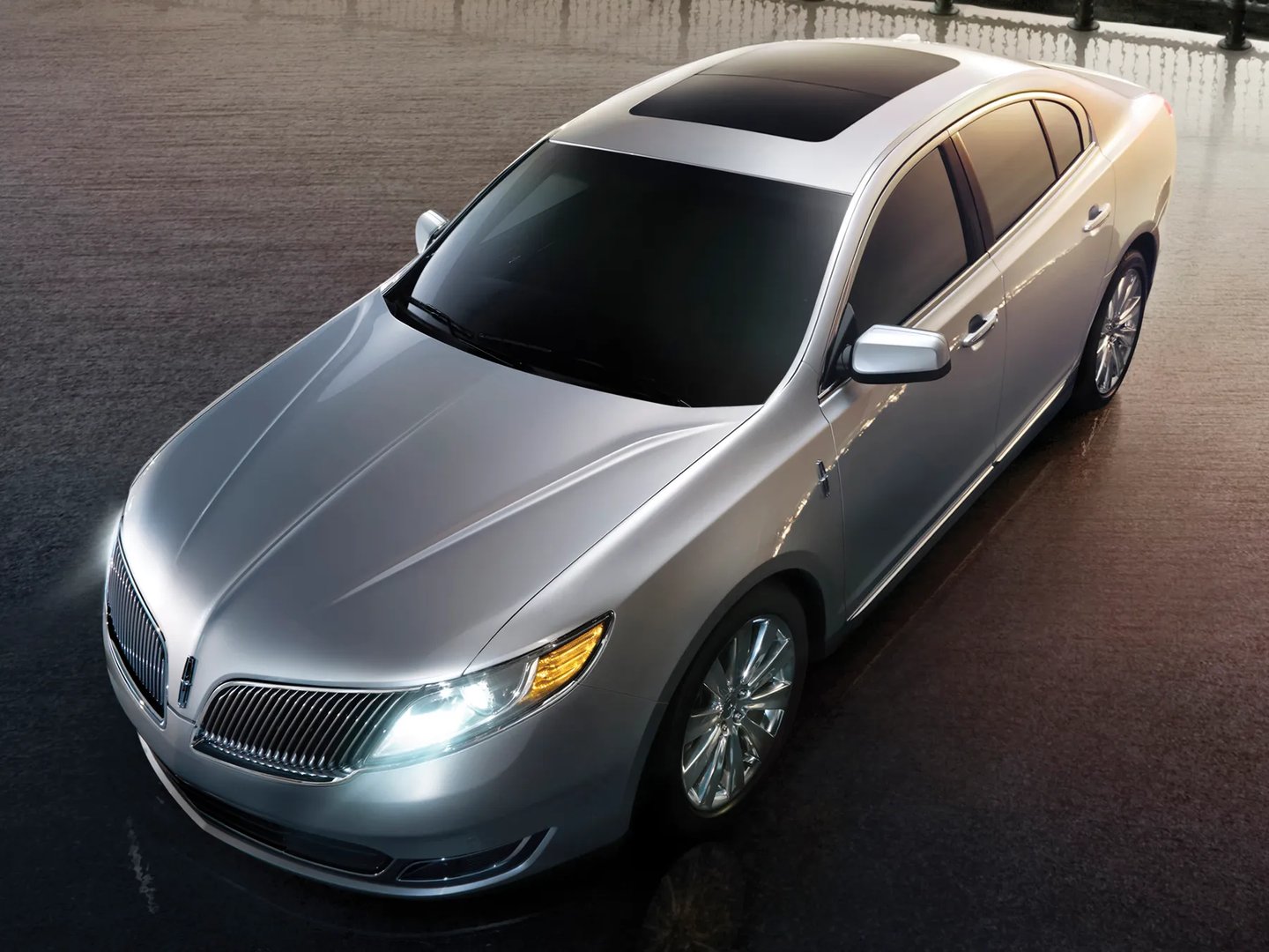 Lincoln_MKS_1_generation_restyling__Sedan__3.jpg