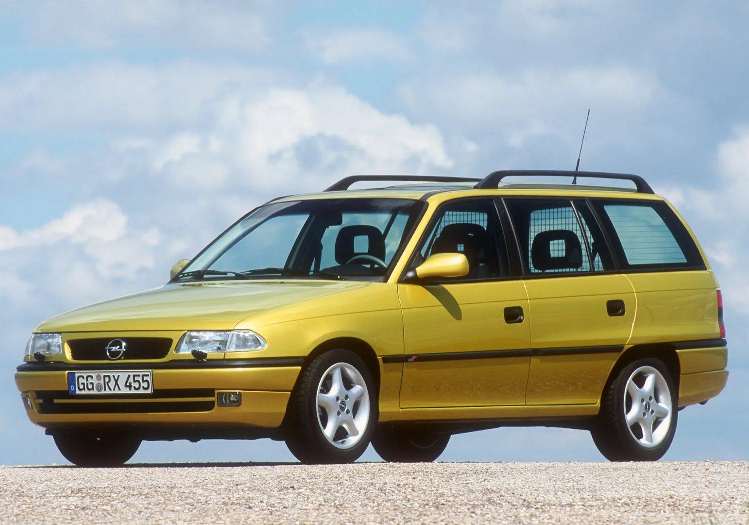 Opel_Astra_1_generation_restyling_1__Estate_5-door__7.jpg