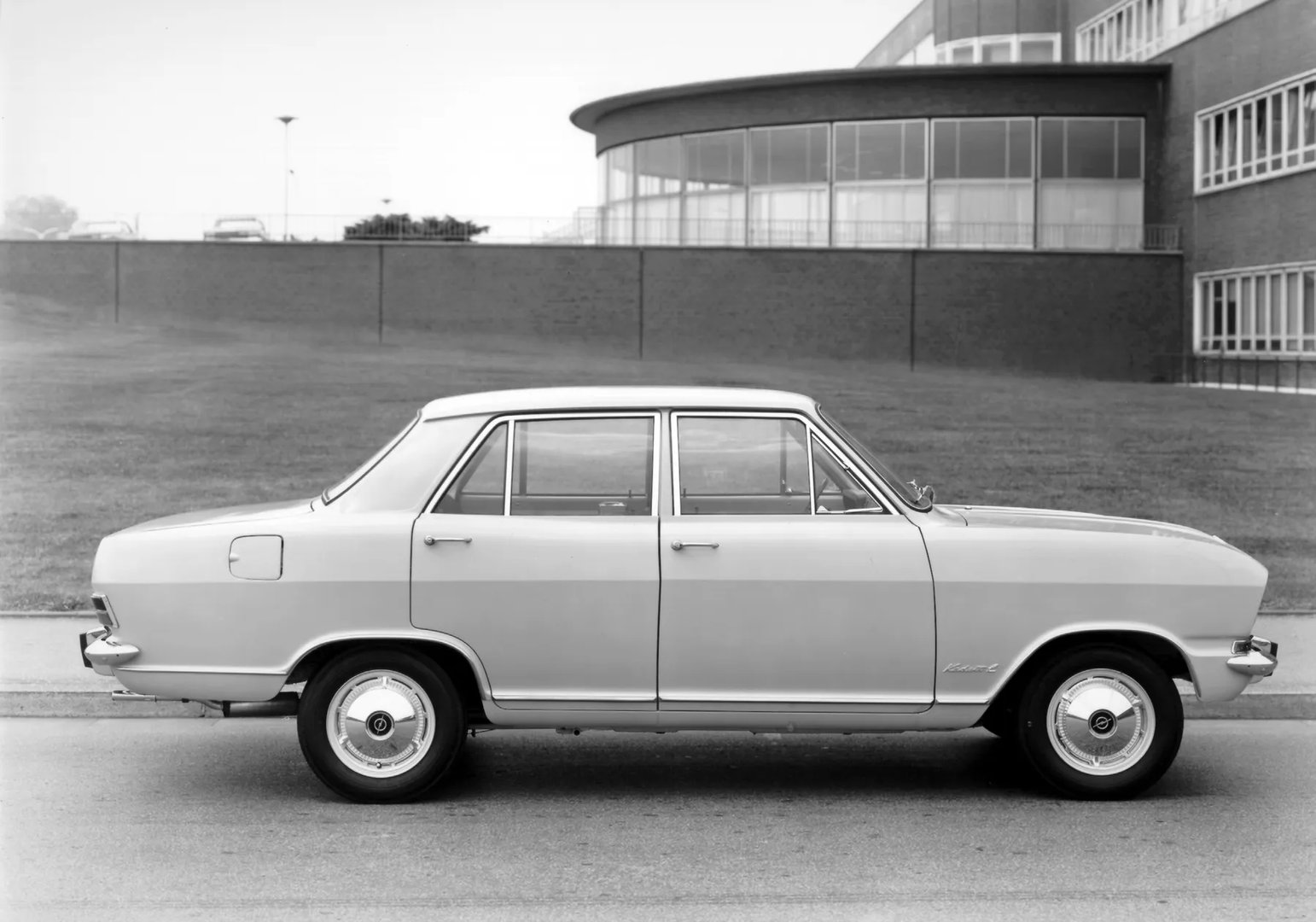 Opel_Kadett_2_generation__Sedan__6.jpg