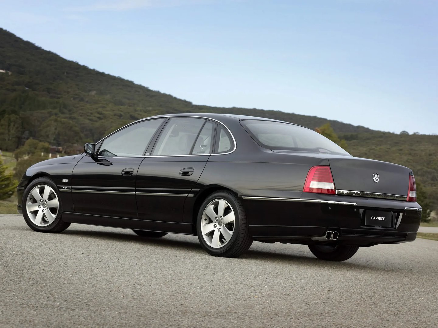 Holden_Caprice_2_generation__Sedan__3.jpg
