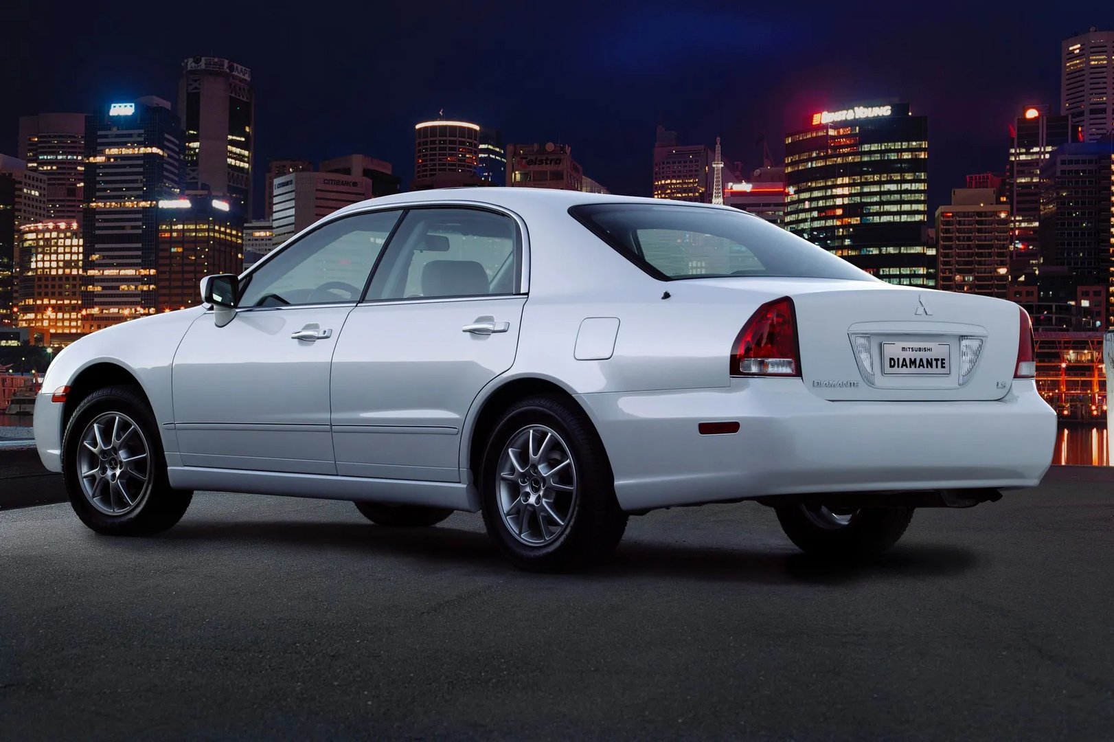 Mitsubishi_Diamante_2_generation__Sedan__2.jpg