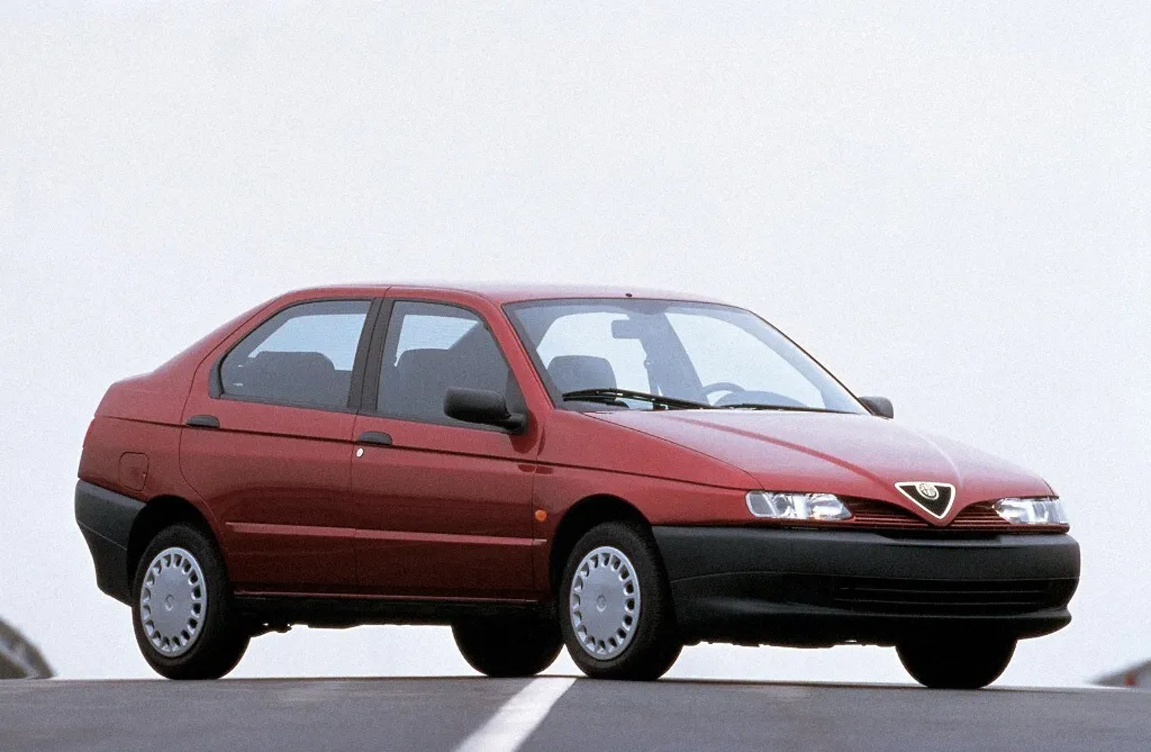 Alfa Romeo_146_1_generation__Hatchback_5-door__1.jpg