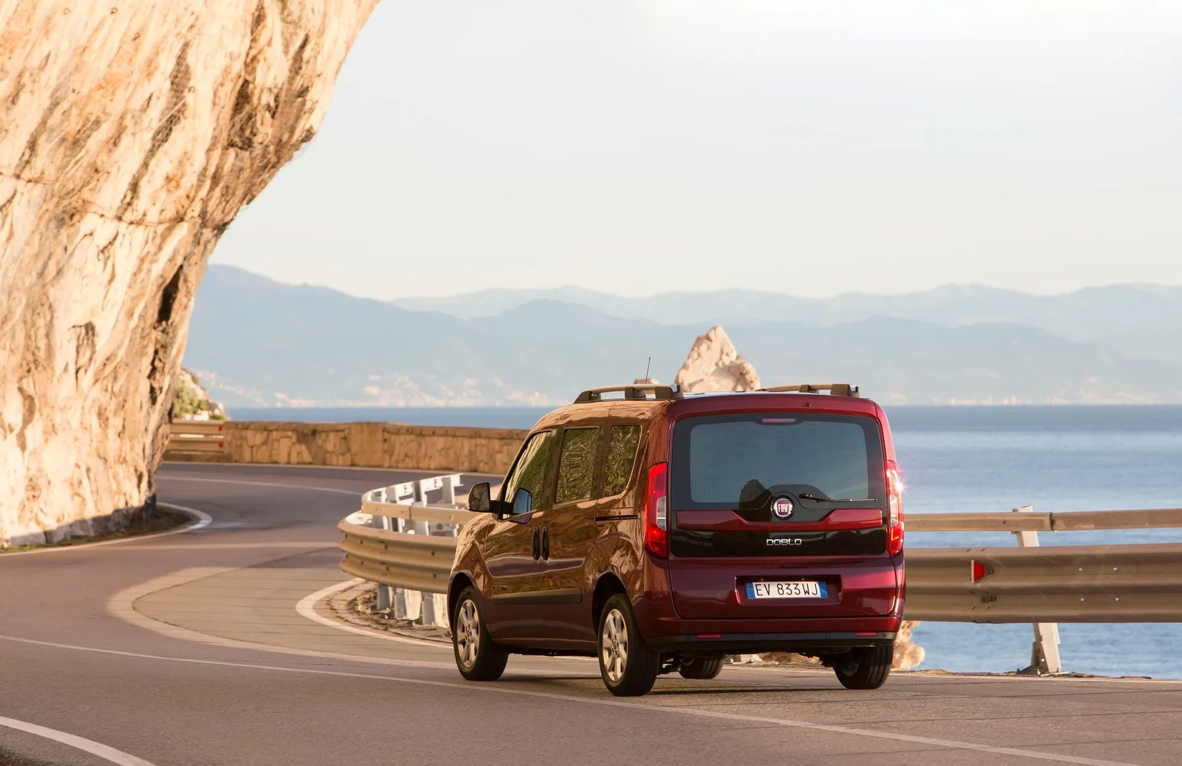 Fiat_Doblo_2_generation_restyling__Compact_Van__12.jpg